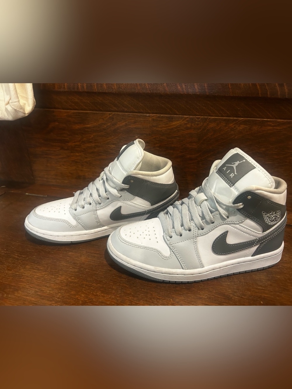 Nike Air Jordan 1 mids women’s Sneakers in White and Gray